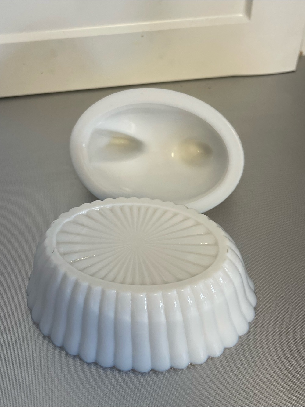 Vintage Westmoreland White Milk Glass Hen on Nest Dish with Red Accents Sz 5.5” - Picture 7 of 10